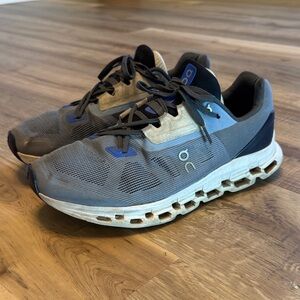 OncloudStratus running shoes